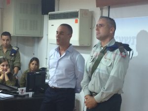 יצחק צדיק במסגרת פעילות פרויקט אמץ לוחם יחד למען החייל